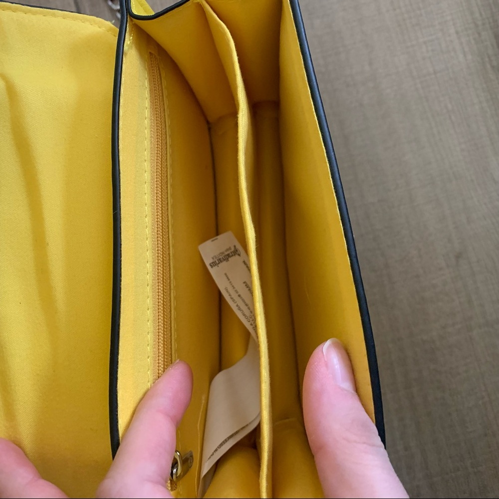 Stradivarius Yellow Purse - Picture 6 of 8